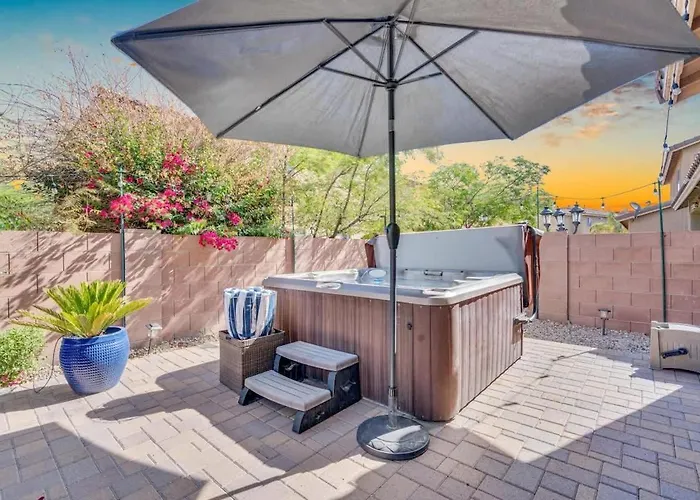 Family Home-mins From The Loop With Hot Tub