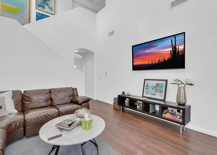 Holiday home Family Home-mins From The Loop With Hot Tub