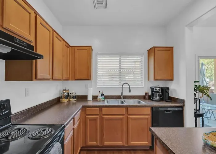 Holiday home Family Home-mins From The Loop With Hot Tub *