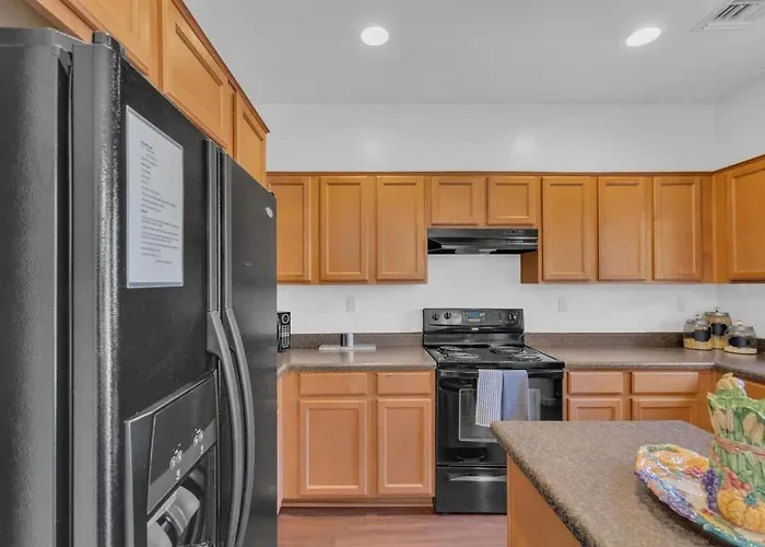 Family Home-mins From The Loop With Hot Tub Holiday home *