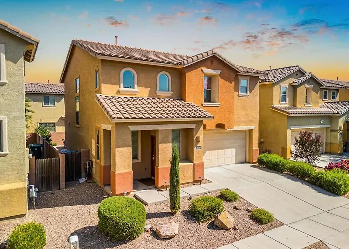 Holiday home Family Home-mins From The Loop With Hot Tub Tucson