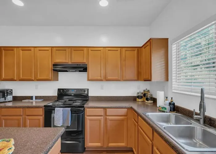 Family Home-mins From The Loop With Hot Tub Tucson