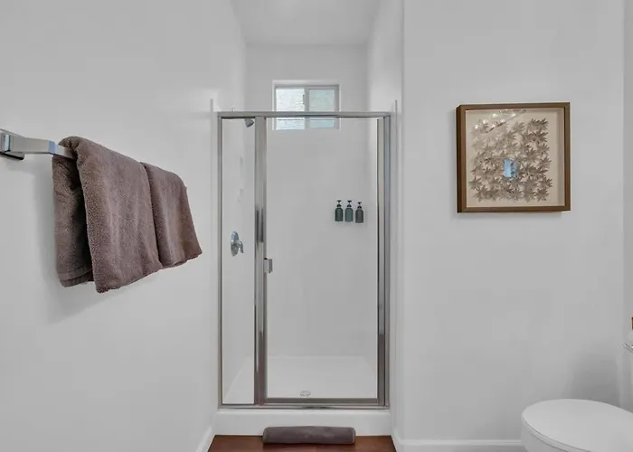 Family Home-mins From The Loop With Hot Tub Holiday home