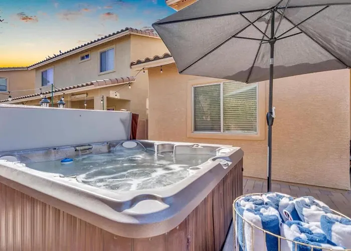 Holiday home Family Home-mins From The Loop With Hot Tub Tucson
